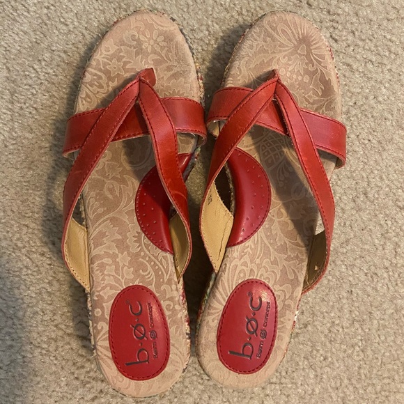 Unique Red Sandals with Platform Heel Design! boc - Picture 3 of 5